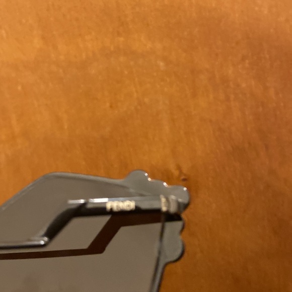 Fendi sunglasses - Picture 3 of 3